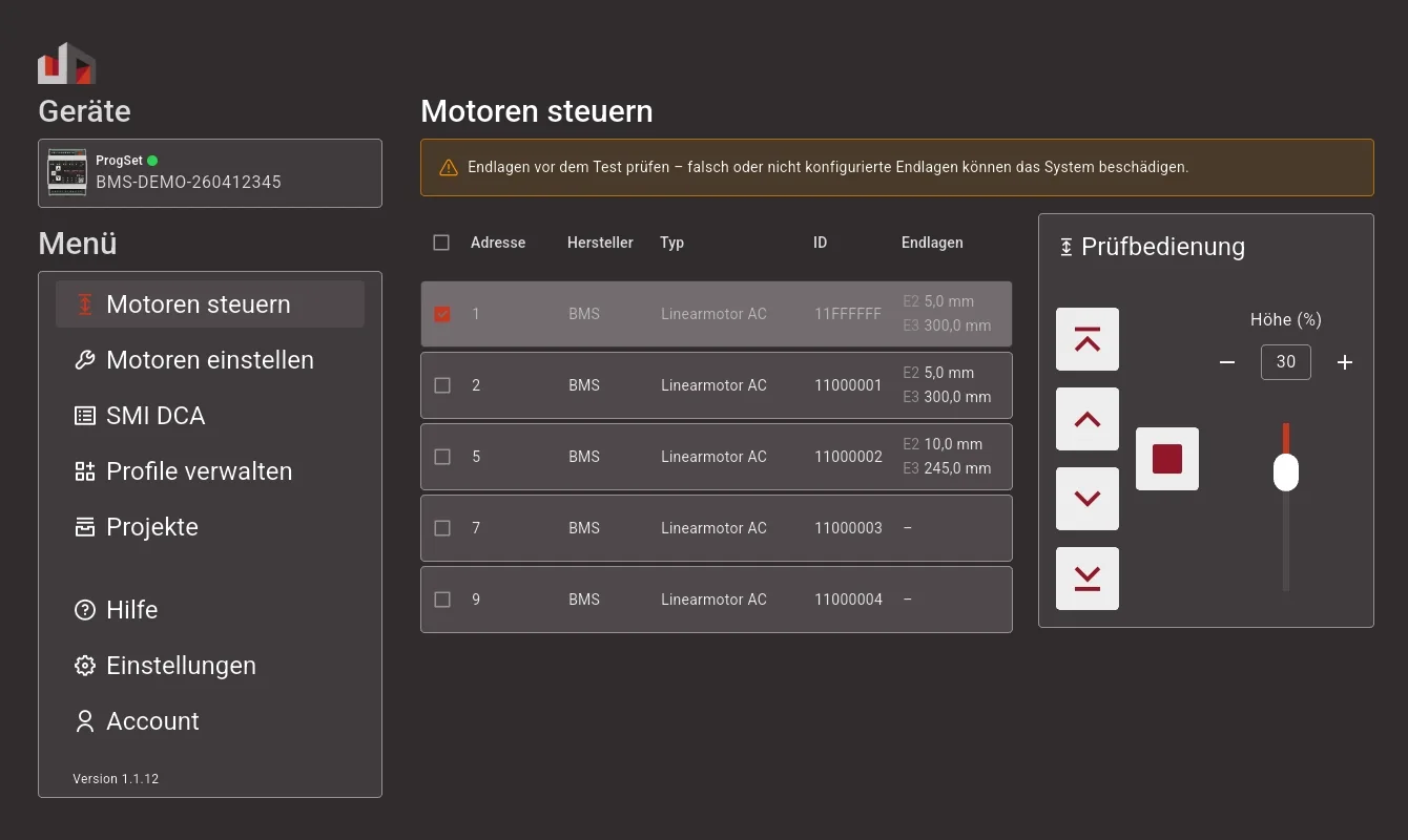 Die Ansicht „Motoren steuern“ der Linearmotor-App: Liste der Linearmotoren mit Adresse, ID und Endlagen, rechts die Prüfbedienung